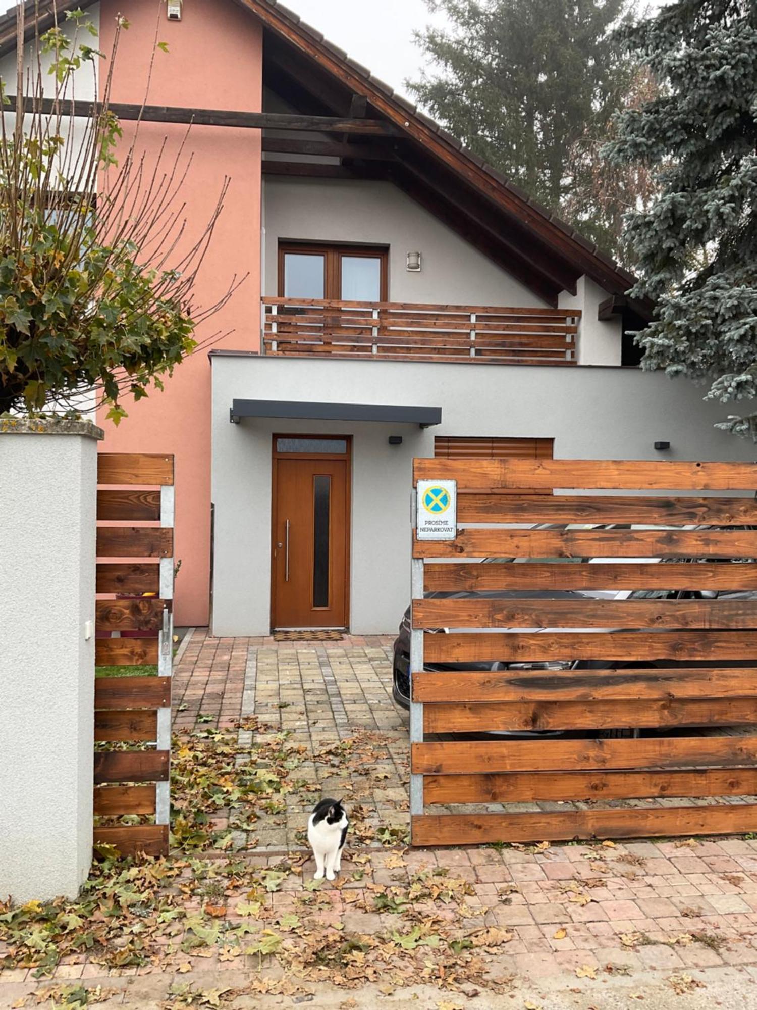 Apartman U Lesa Nové Jirny المظهر الخارجي الصورة